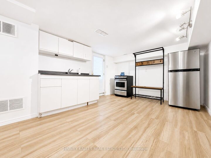 Property Photo:  327 Howland Avenue Bsmnt  ON M5R 3C1 