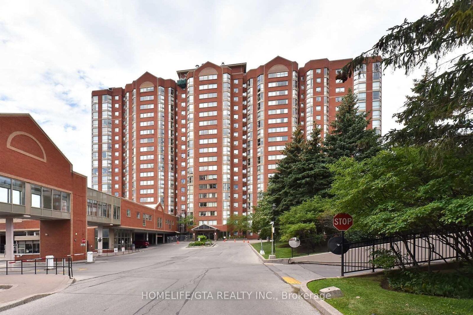 Property Photo: 2460 Eglinton Avenue E 1710 ON M1K 5J7