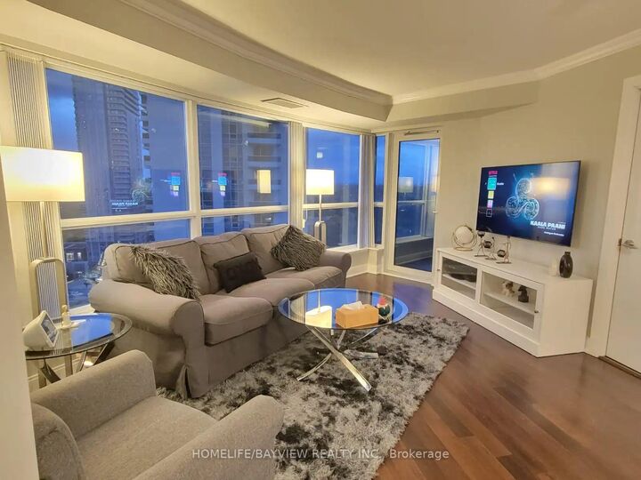 Property Photo:  135 Village Green Square 1823  ON M1S 0G4 