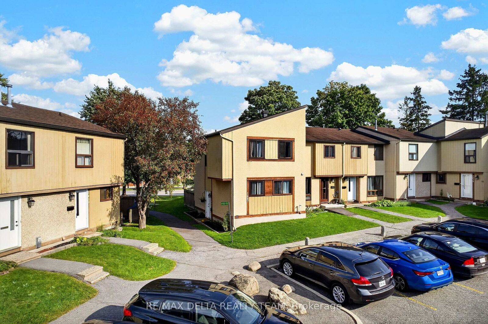 Property Photo:  1467 Bethamy Lane  ON K1J 8P7 