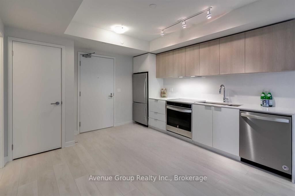 Property Photo:  6 Sonic Way N1008  ON M3C 0P1 