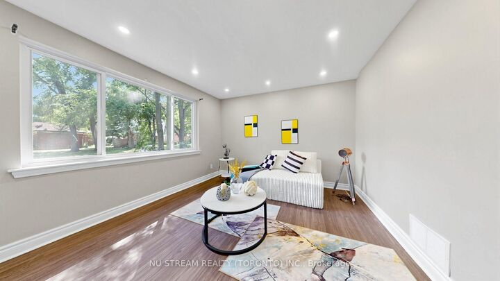 Property Photo:  226 Oakridge Drive  ON M1M 2B3 