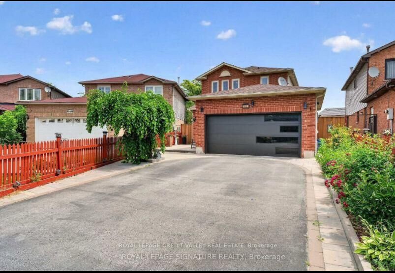 Property Photo:  1642 Pepperwood Gate  ON L1X 2K1 