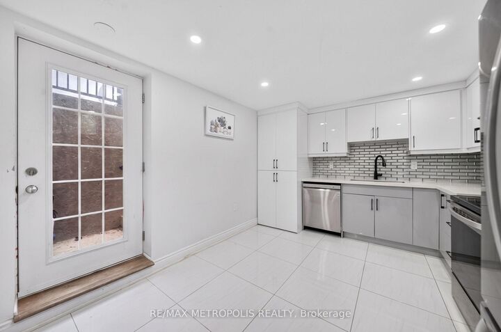 Property Photo:  6 Madoc Drive Bsmt  ON L6V 1Z9 