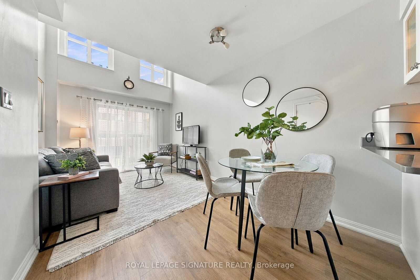 Property Photo: 119 Merton Street 207 ON M4S 3G5