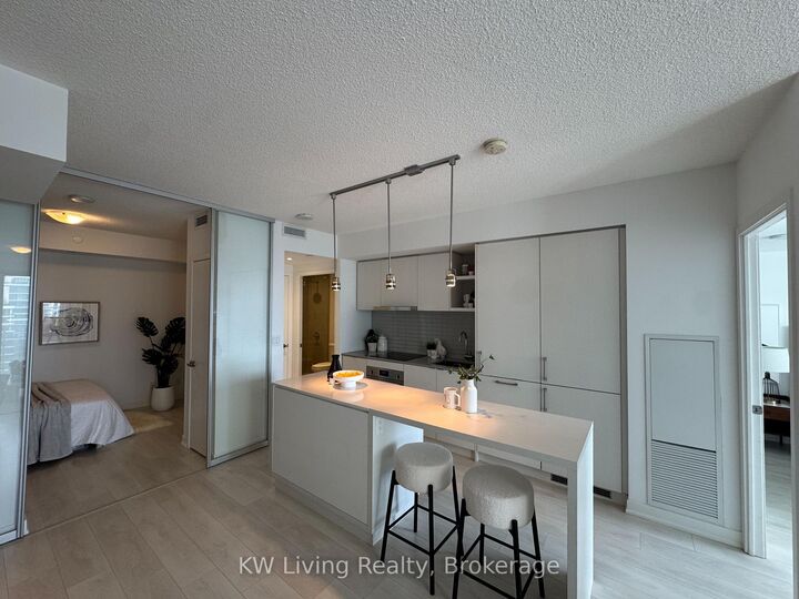 Property Photo:  100 Harbour Street 5006  ON M5J 0B5 
