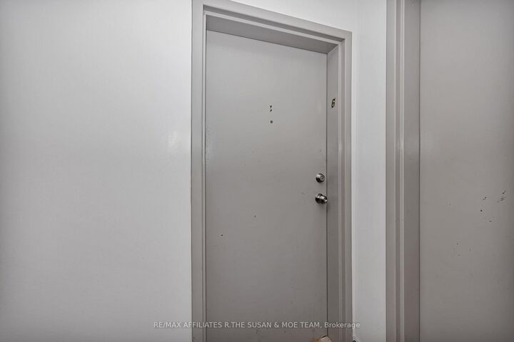 Property Photo:  500 Fenerty Court 6  ON K2L 3B1 