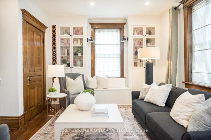 Property Photo:  207 Waterloo Street N  ON N3H 1N1 