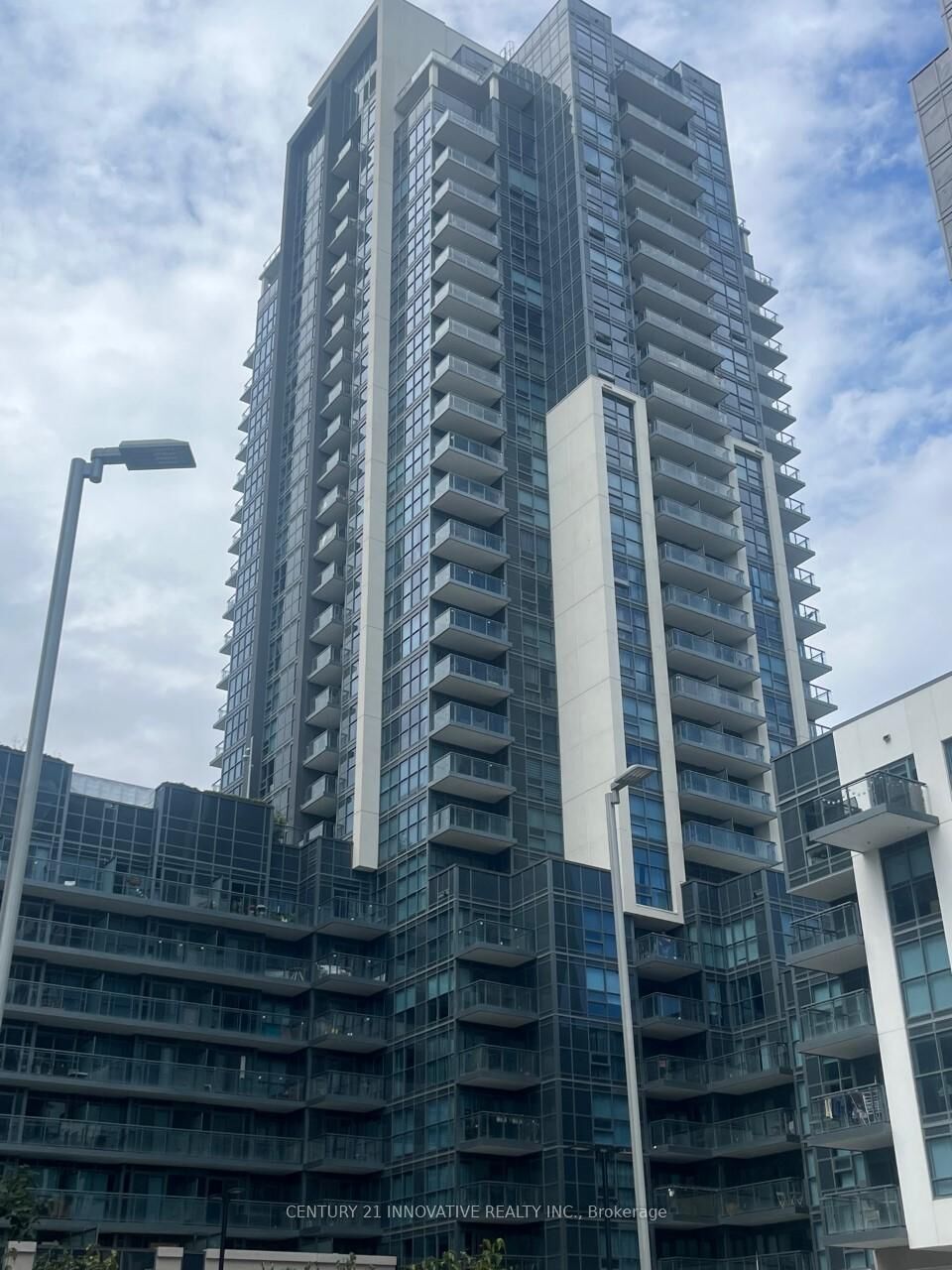 Property Photo:  30 Meadowglen Place 1610  ON M1G 0A6 