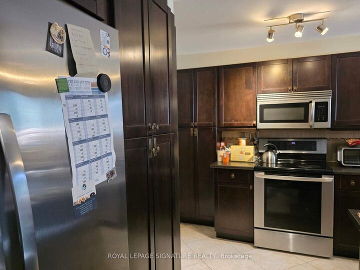 Property Photo:  15 Twenty-Ninth Street  ON M8W 3A9 