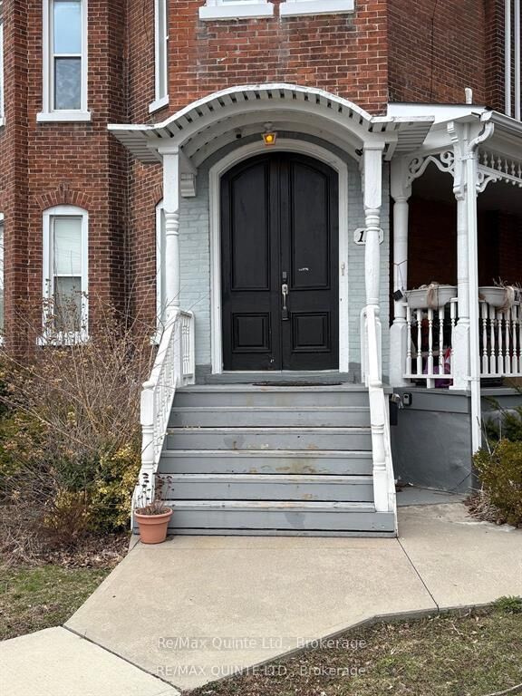 Property Photo:  116 King Street 5  ON K8V 3W3 