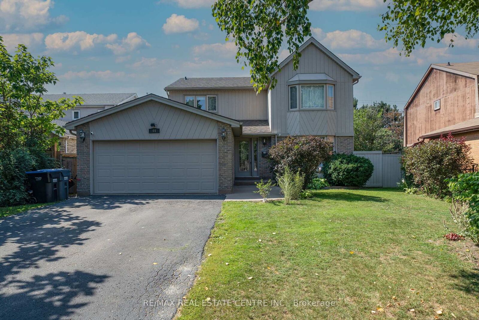 Property Photo:  44 Madelaine Crescent  ON L6S 2Y9 