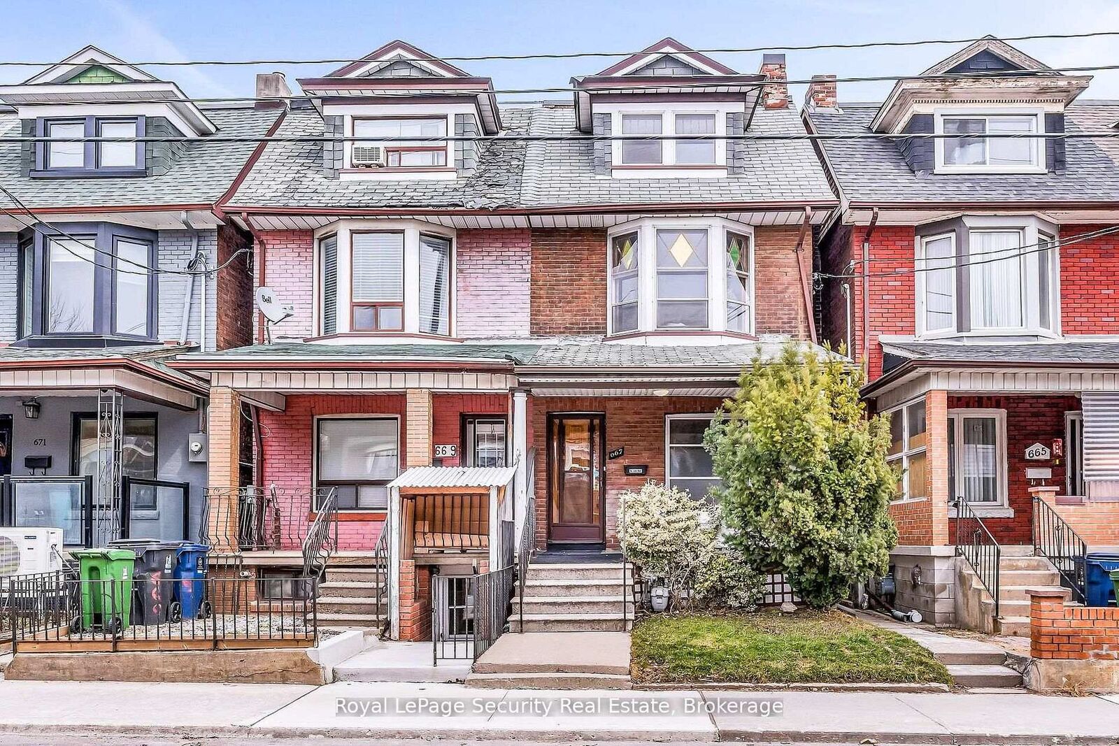 Property Photo:  667 Ossington Avenue  ON M6G 3T6 