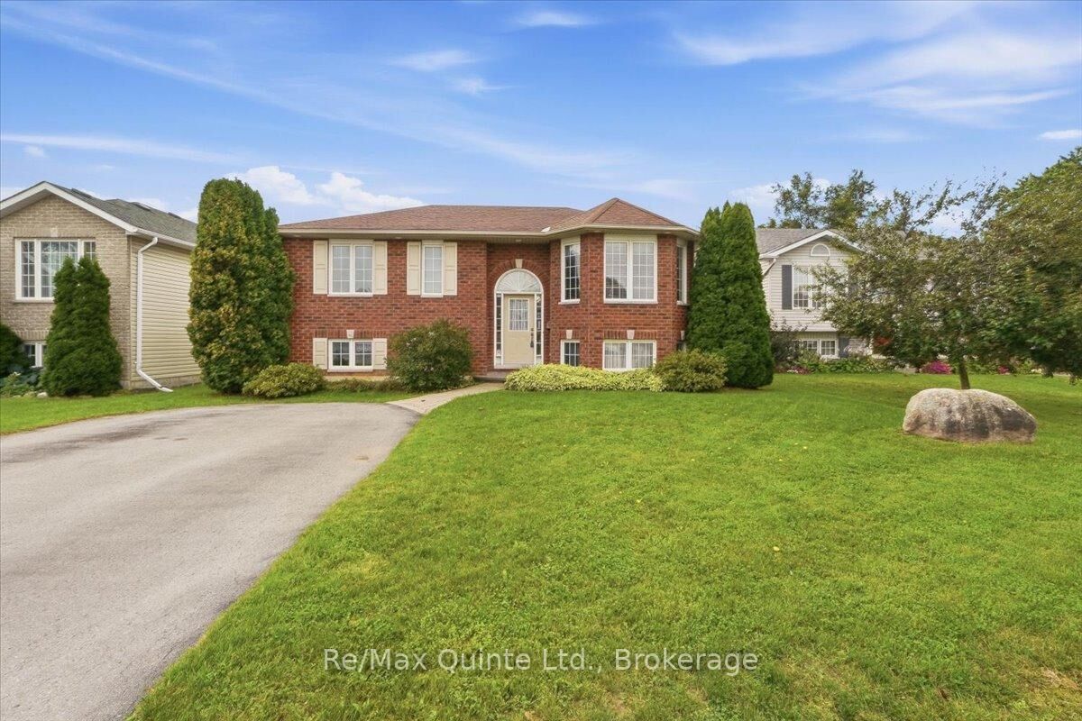 Property Photo:  6 Chisholm Square  ON K8N 5Z4 