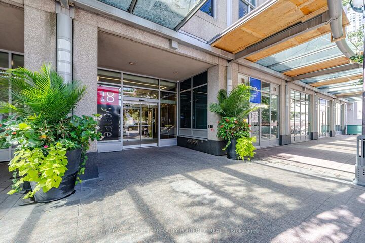 Property Photo:  18 Yonge Street 1807  ON M5E 1Z8 