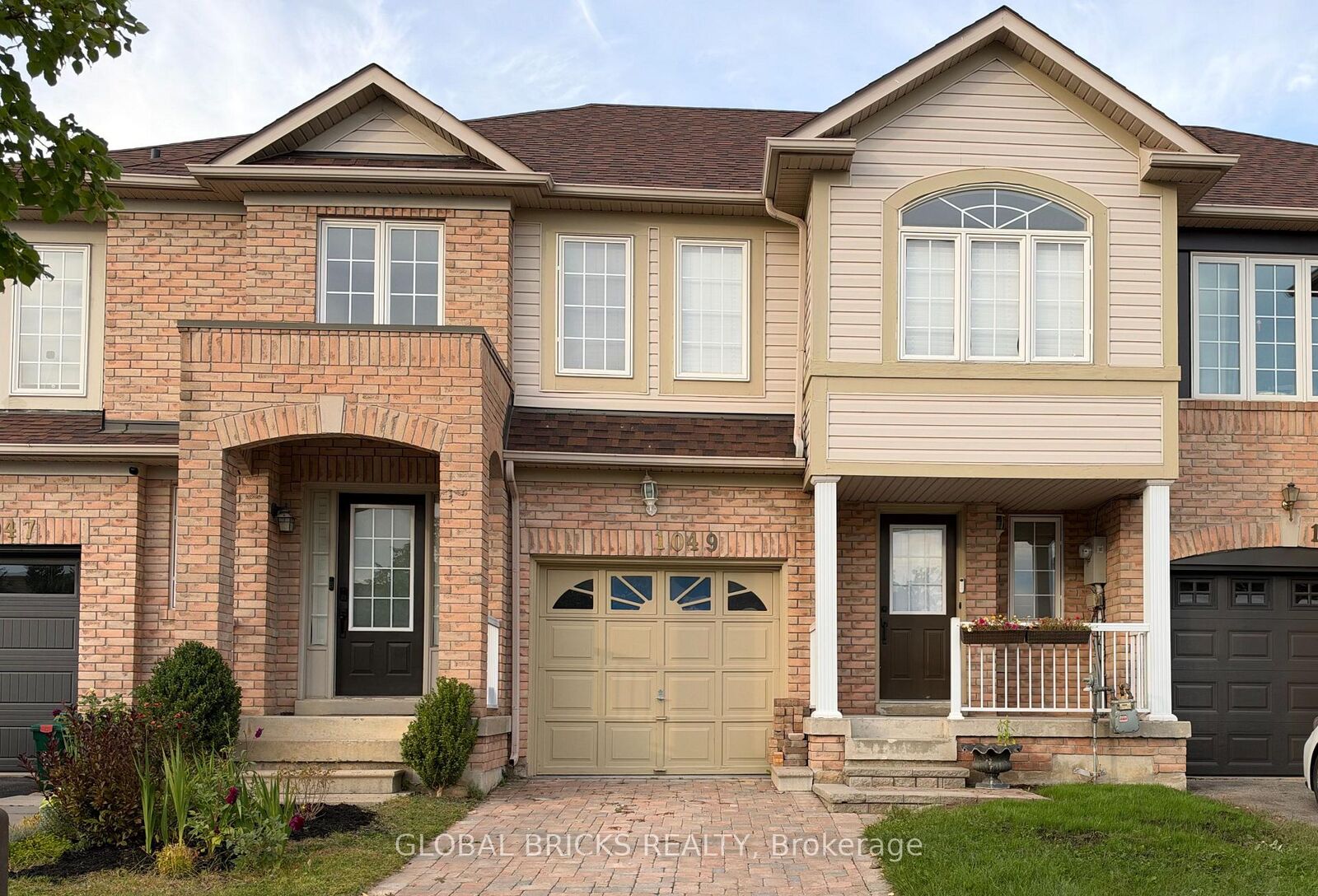 Property Photo: 1049 Kennedy Circle ON L9T 5S5