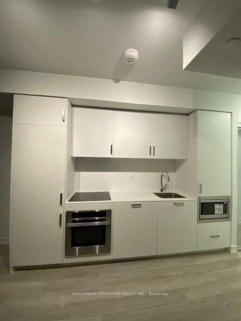 Property Photo:  88 Queen Street E 2006  ON M5C 0B6 