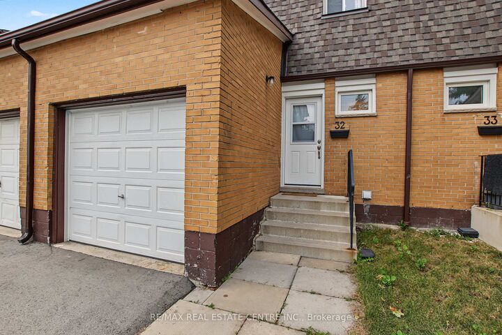 Property Photo:  1444 Upper Ottawa Street 32  ON L8W 1N3 