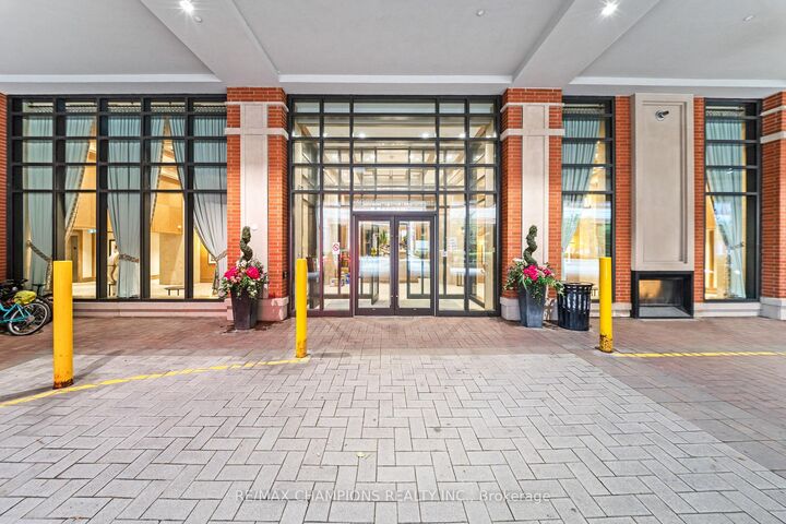 Property Photo:  3091 Dufferin Street 504  ON M6A 0C4 