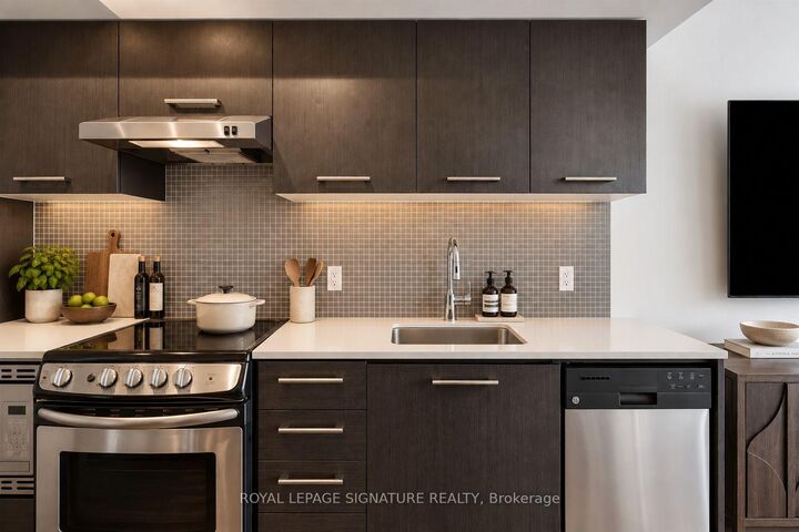 Property Photo:  87 Peter Street 1207  ON M5V 2G4 