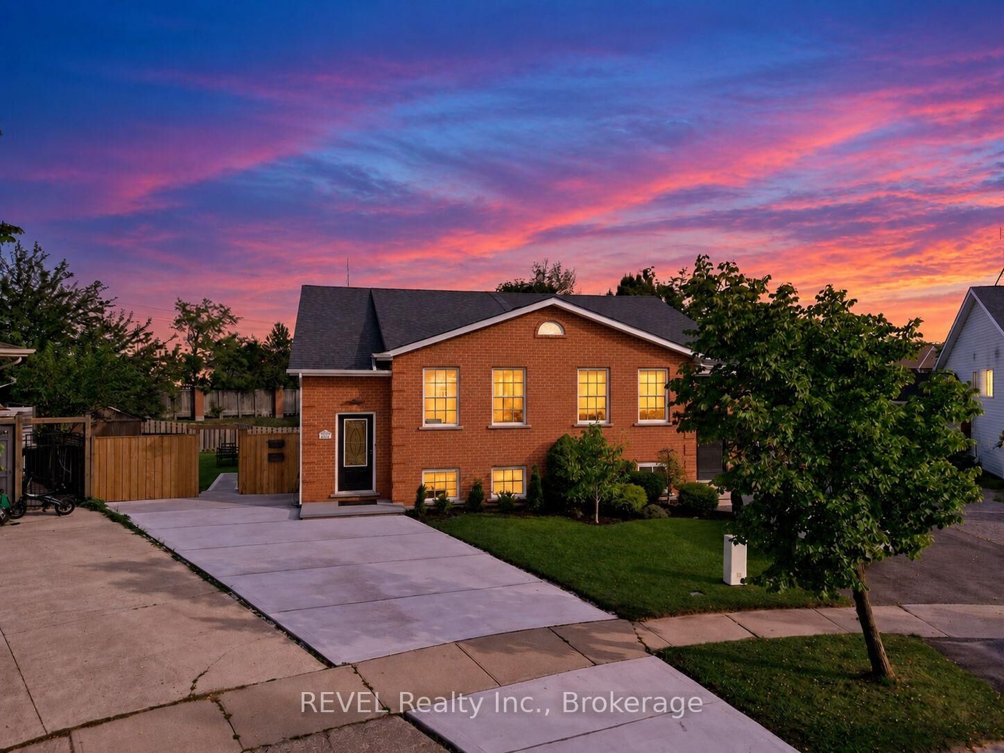 Property Photo:  4966 Windgate Drive  ON L2H 2Z7 