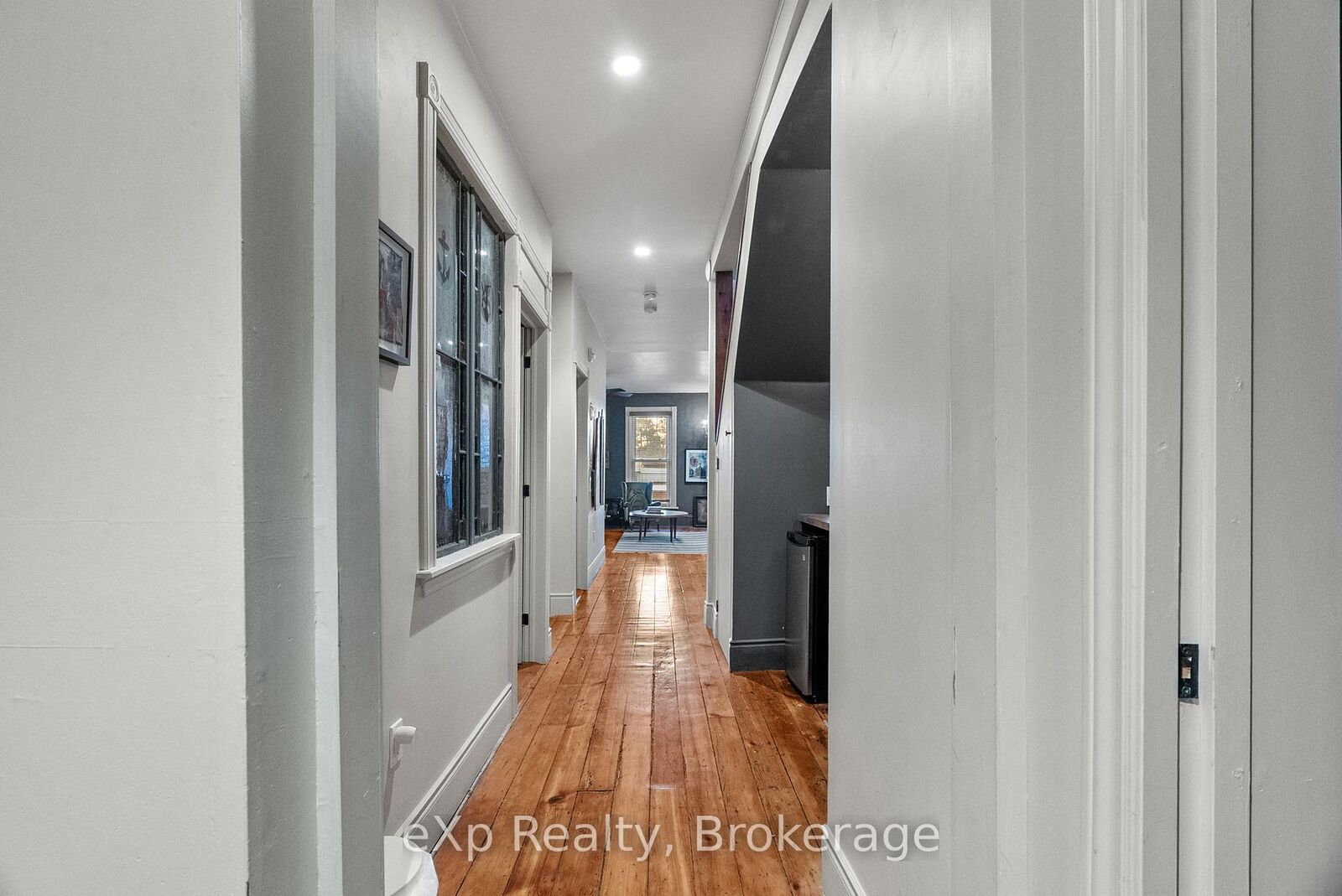 Property Photo:  94 Wellington Street 5  ON N5A 2L2 