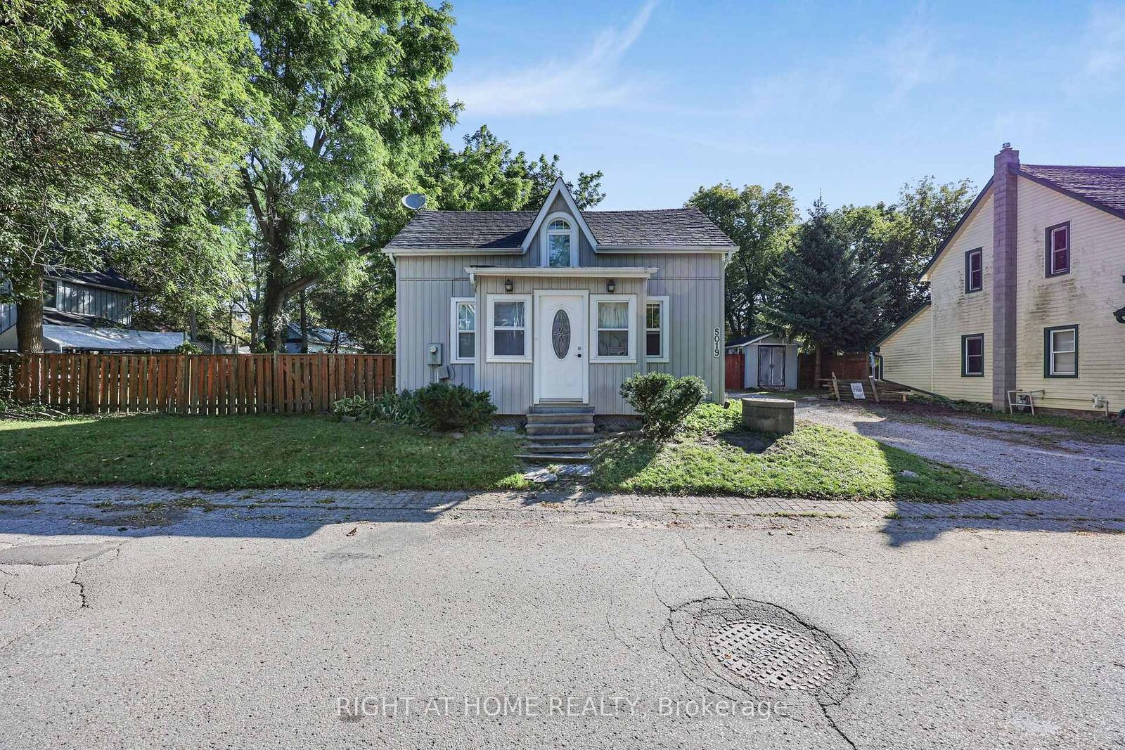 Property Photo:  5019 Wixson Street  ON L1Y 1B5 