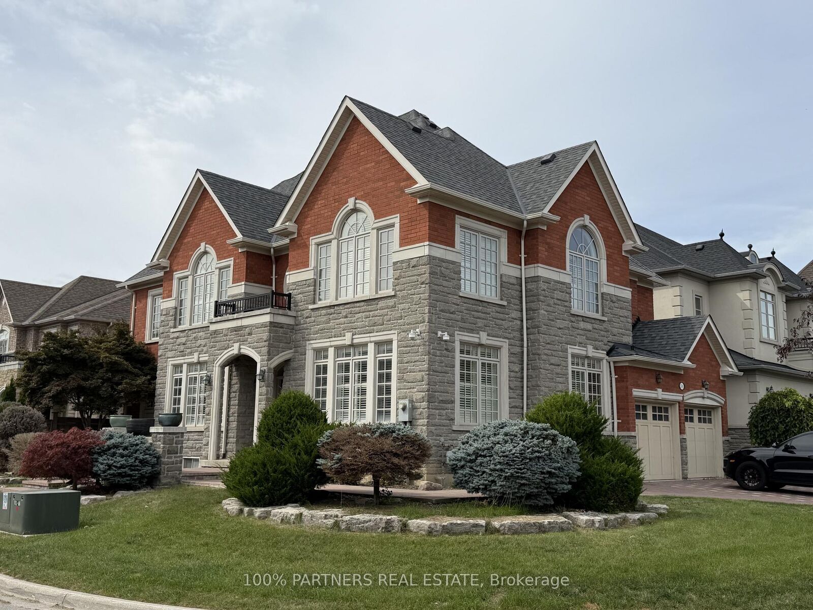 Property Photo:  56 Woodvalley Crescent  ON L6A 4J6 
