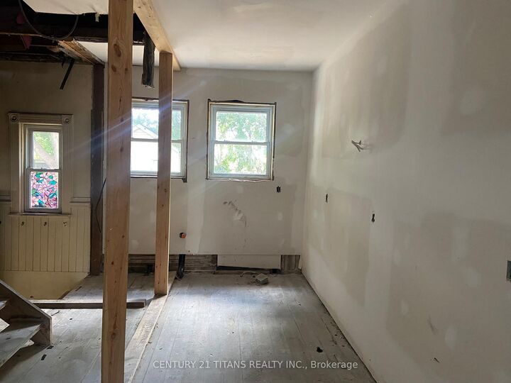 Property Photo:  135 Edgar Street  ON N7M 1V6 