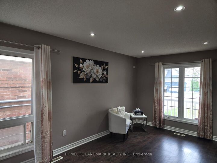 Property Photo:  19 Wetmeadow Drive  ON L7A 2T6 