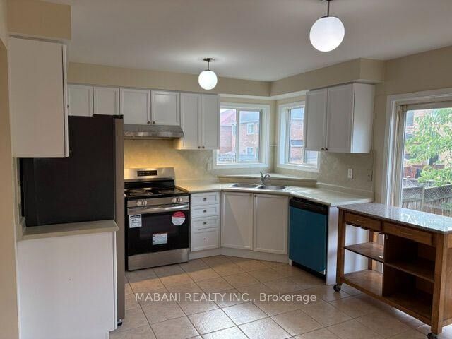 Property Photo: 5975 Sidmouth Street ON L5V 2Z4