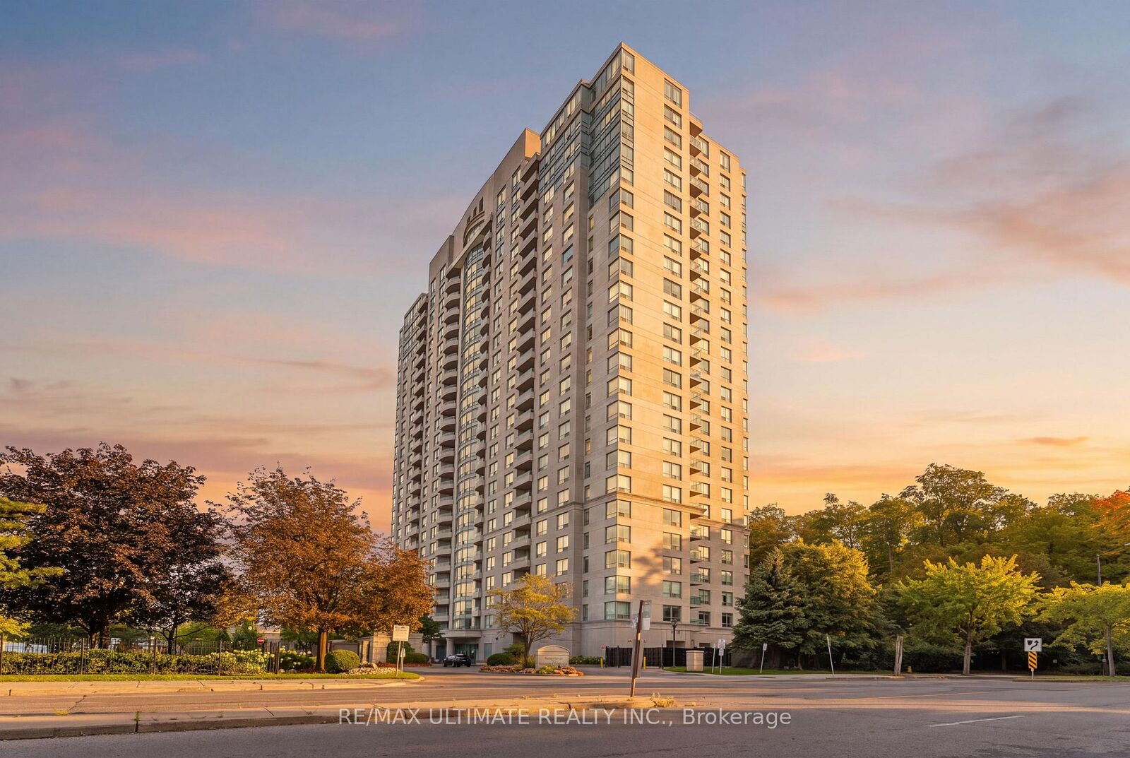 Property Photo:  61 Town Centre Court 210  ON M1P 5C5 