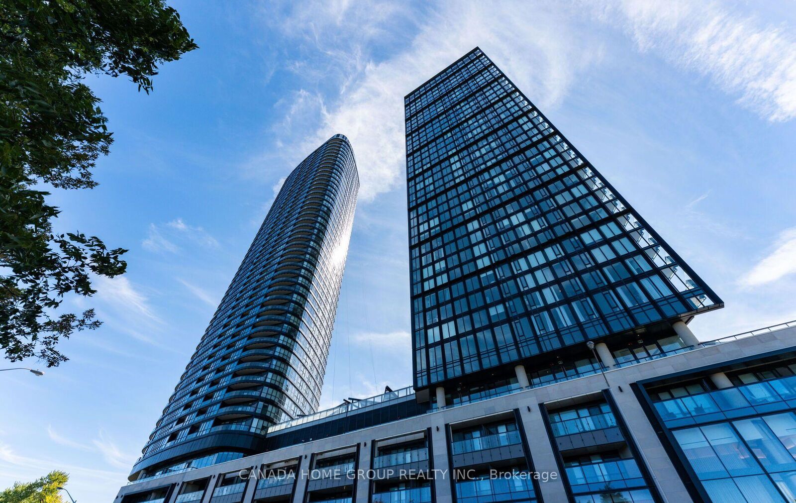 Property Photo: 575 Bloor Street E 3405 ON M4W 0B2