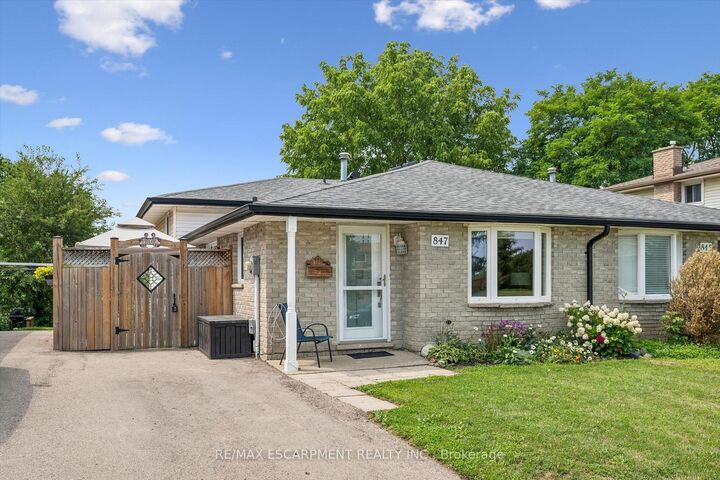 Property Photo:  847 Doon Village Road  ON N2P 1A1 