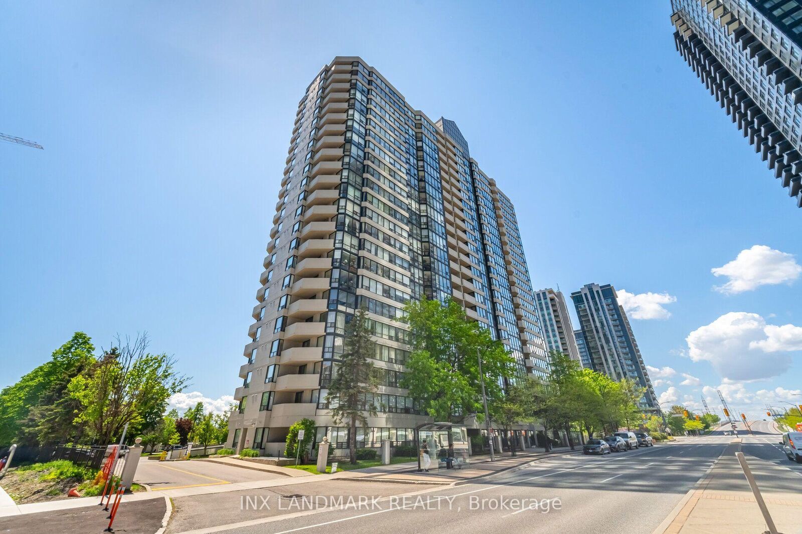 Property Photo:  330 Rathburn Road W 2008  ON L5B 3Y1 