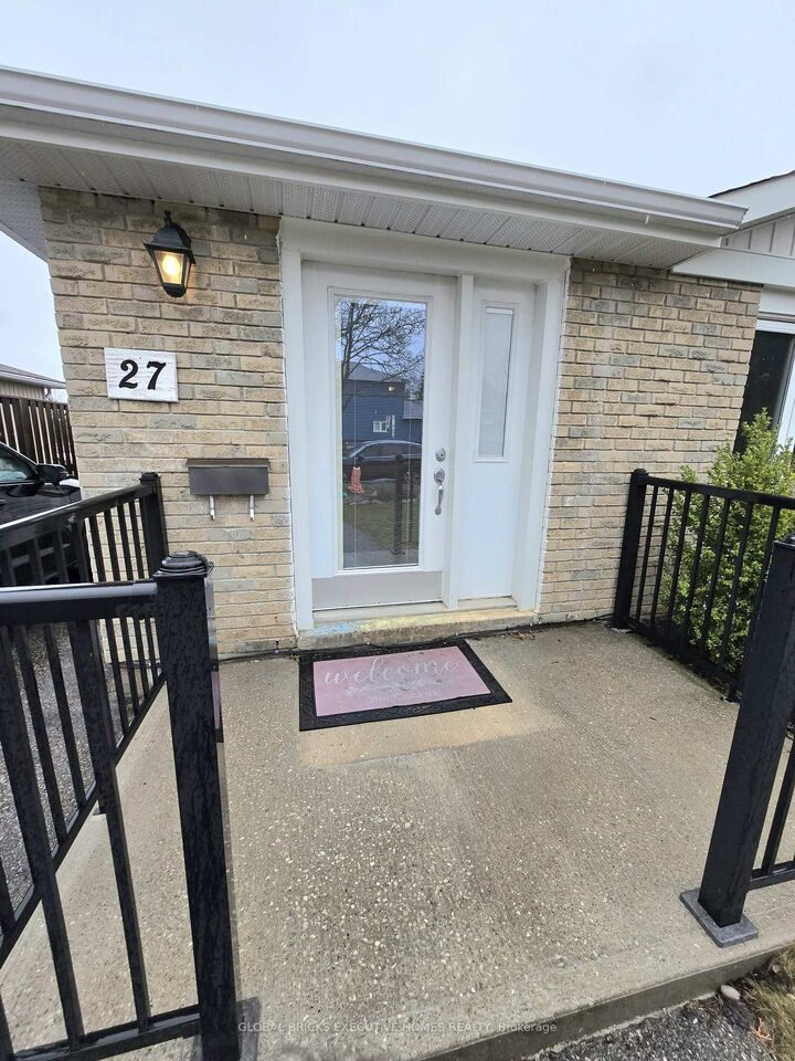 Property Photo:  27 Browning Trail Main  ON L4N 5A5 
