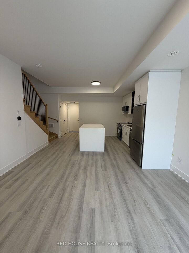 Property Photo: 226 Ellis Avenue ON L2P 0H2