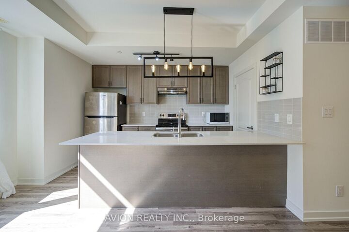 Property Photo:  370 Red Maple Road 83  ON L4C 5T4 