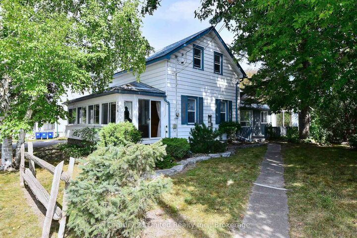 Property Photo:  136 Water Street  ON K0L 2H0 