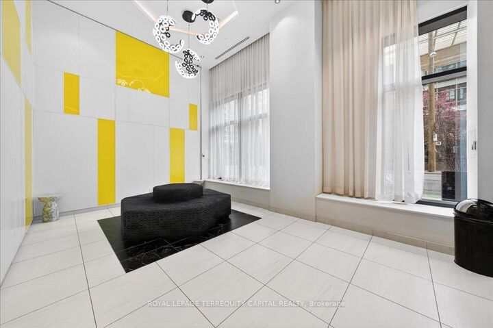 Property Photo:  159 Wellesley Street E 3002  ON M4Y 0H5 