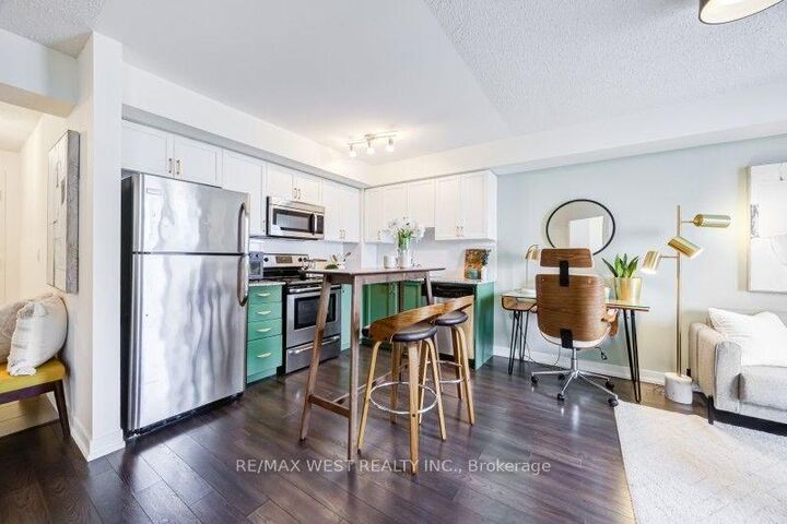 Property Photo:  812 Lansdowne Avenue 704  ON M6H 4K5 