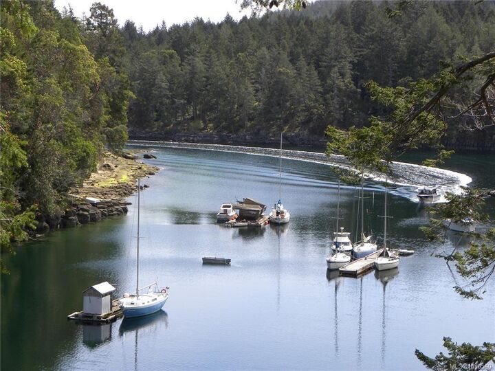 Property Photo:  61 Spring Bay Rd  BC V0R 2J0 