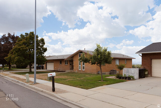Property Photo: 1303 N Lakeview Dr UT 84604
