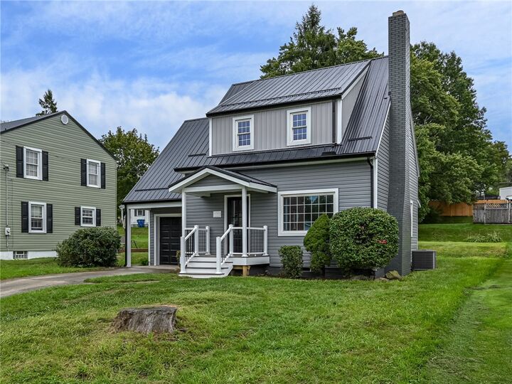 Property Photo:  749 Pershing St  PA 16117 