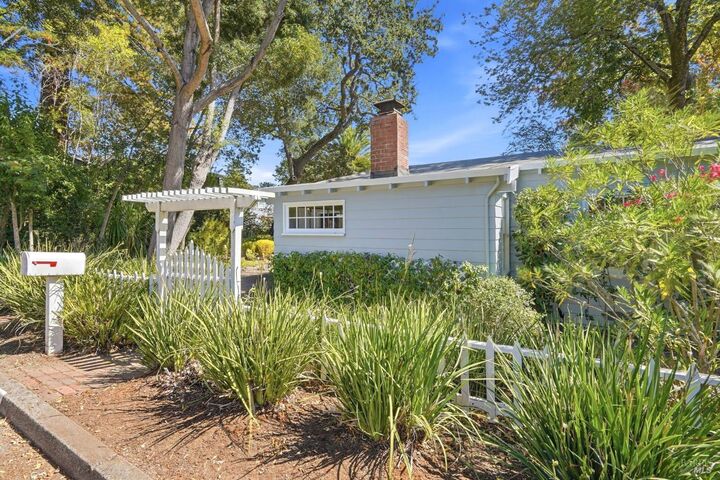 Property Photo:  3 Emlin Place  CA 94904 