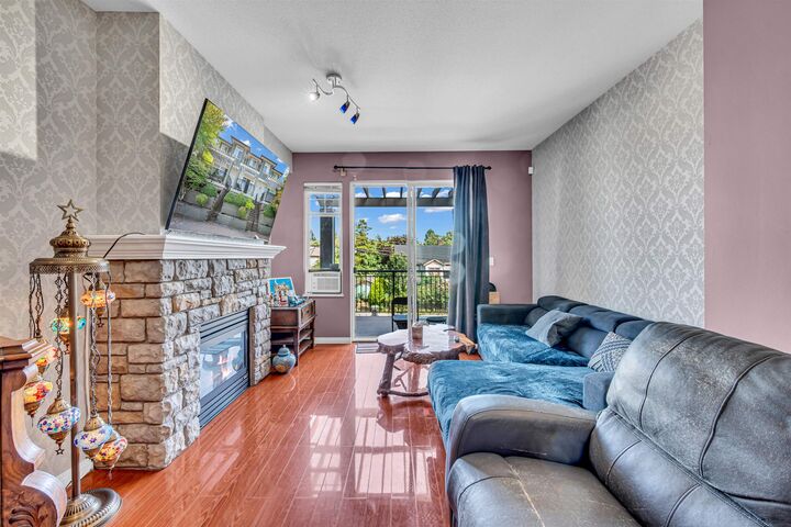 Property Photo:  1010 Ewen Avenue 6  BC V3M 5C9 