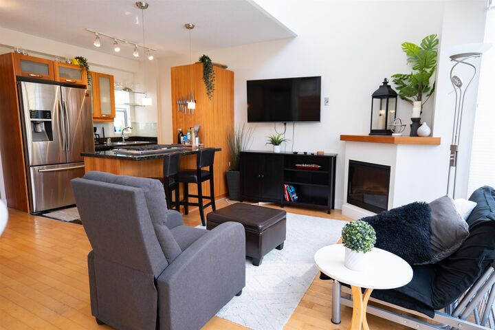 Property Photo:  1228 W West Hastings Street Street Th02  BC V6E 4S6 