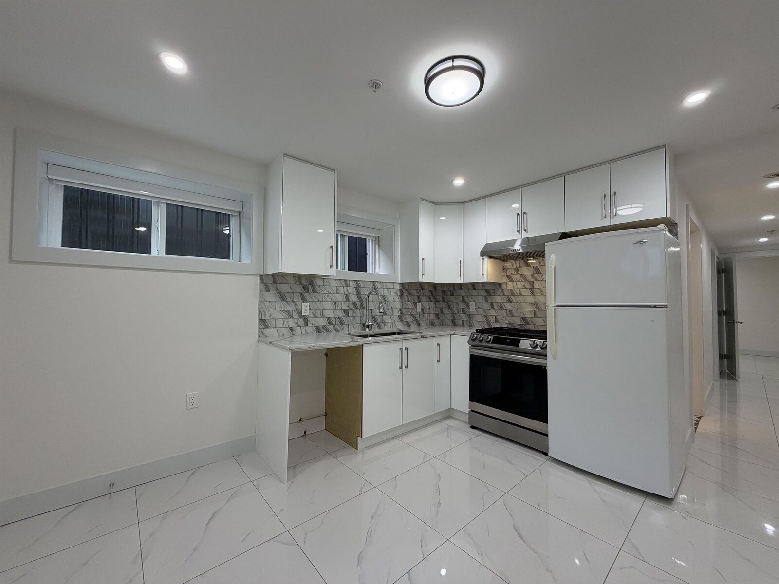 Property Photo:  1052 E 50th Avenue 2  BC V5X 1B8 