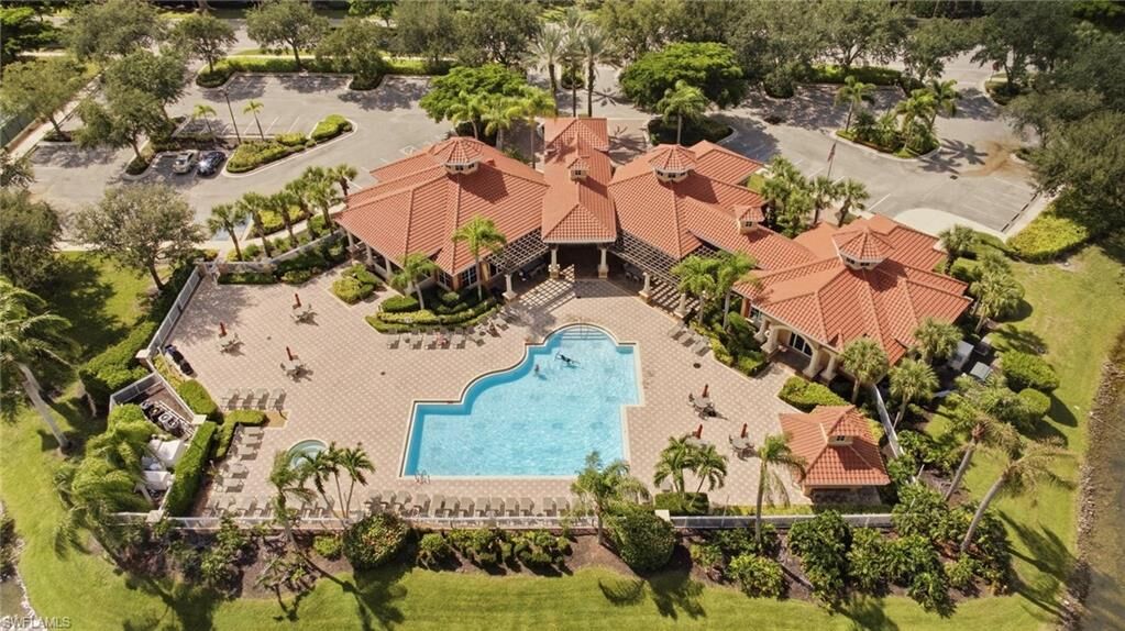 Property Photo:  5111 W Hyde Park Ct 101  FL 33912 