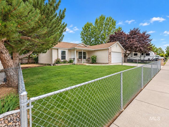 Property Photo:  925 Poplar Drive  ID 83647 
